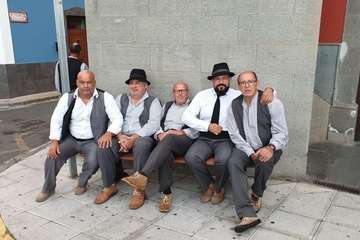 Una diana floreada prepara a Lomo Magullo para la Traída del Agua (Foto Francisco Javier Santana y José Florido)